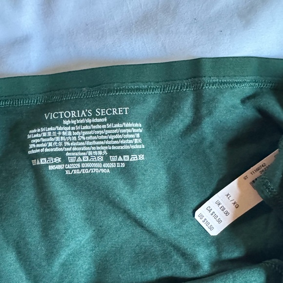 2 pair new Victoria’s Secret underwear briefs with tags - Picture 3 of 4